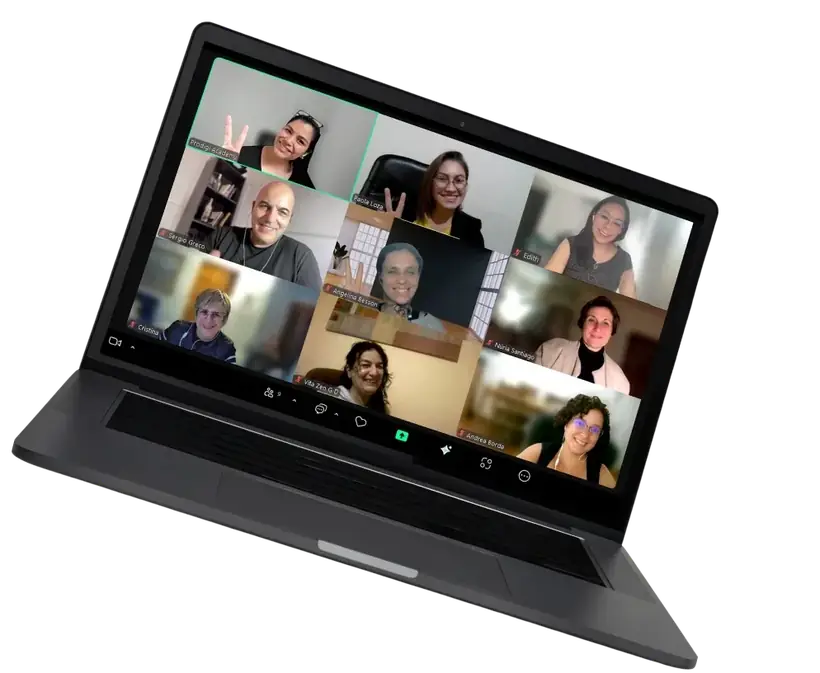 Laptop con una sesión en vivo de masterclass con varios participantes